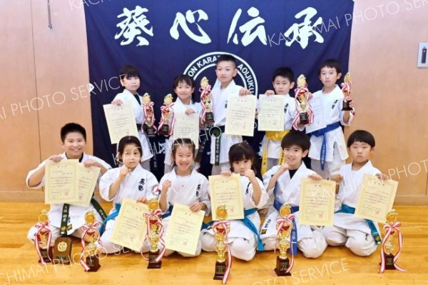 葵塾、鈴木道場ともに３人優勝　清武館空手道選手権大会