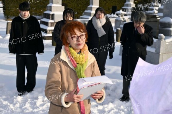 依田勉三翁没後１００年墓参（金野和彦撮影）