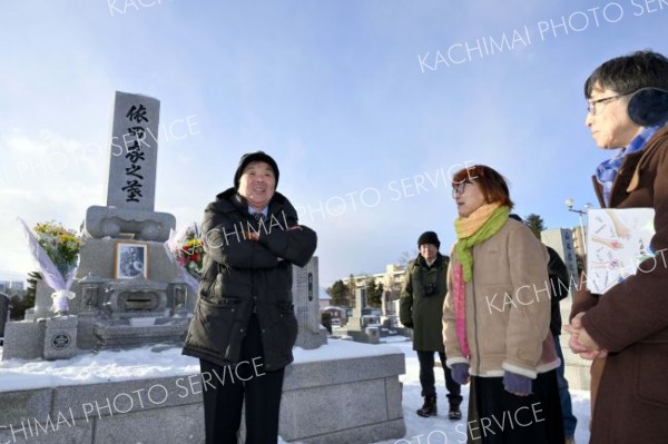 依田勉三翁没後１００年墓参（金野和彦撮影）