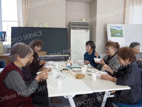 幕別の「地域食堂いなほ」が始動　初回は４５人参加