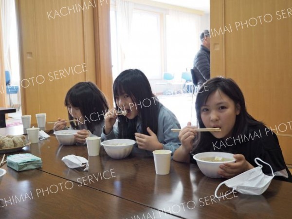 幕別の「地域食堂いなほ」が始動　初回は４５人参加 4