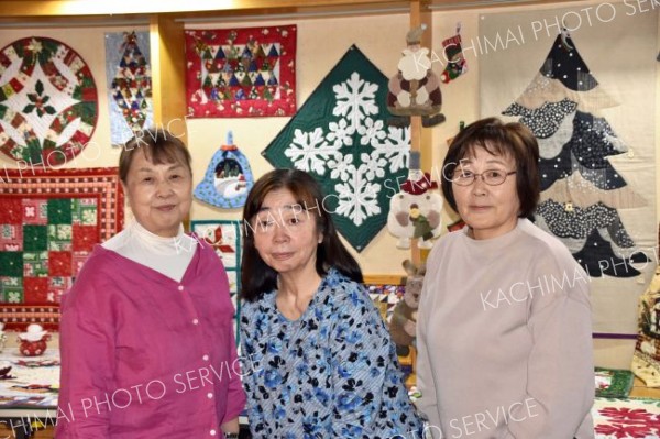 芽室町図書館でパッチワーク作品展　サークル藍