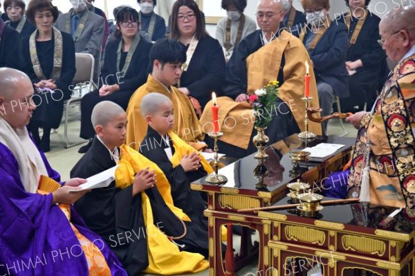 １０歳と８歳の兄弟僧侶が誕生「お父さんみたいなお坊さんになる」　鹿追寺