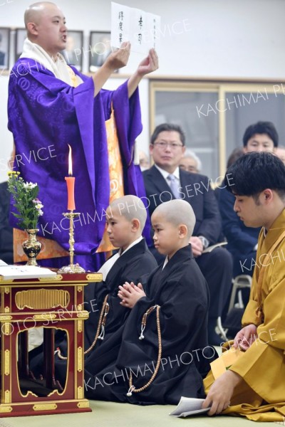 鹿追寺で行われた得度式