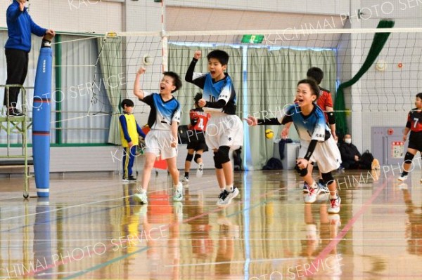 札内南が混合初Ｖ　女子は鹿追ＬＢ、男子は帯広ＪＪＢ　高橋杯全十勝小学生バレーＢクラス大会 7