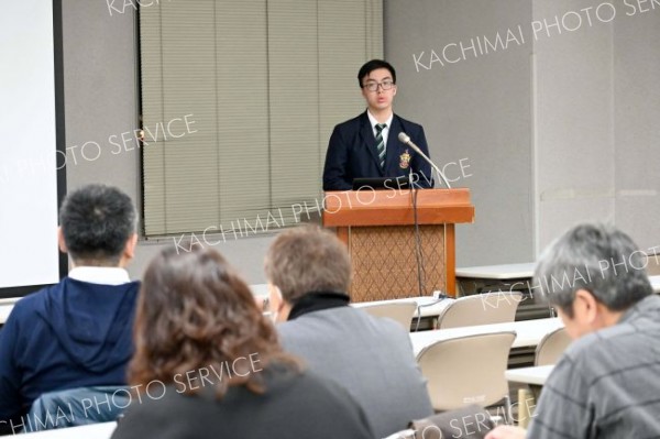 「語る沈黙」と題してスピーチした