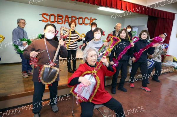 スコップギターかき鳴らし　２０日の「そばロック」出演へ熱く練習　新得