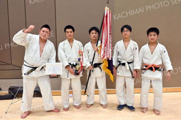 団体戦中学生の部で２５年ぶり優勝の西山道場Ａ