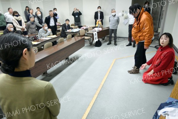 風呂敷で命守れる　市が防災講習 4