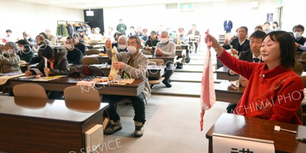 基本となる結び方を参加者と実践する