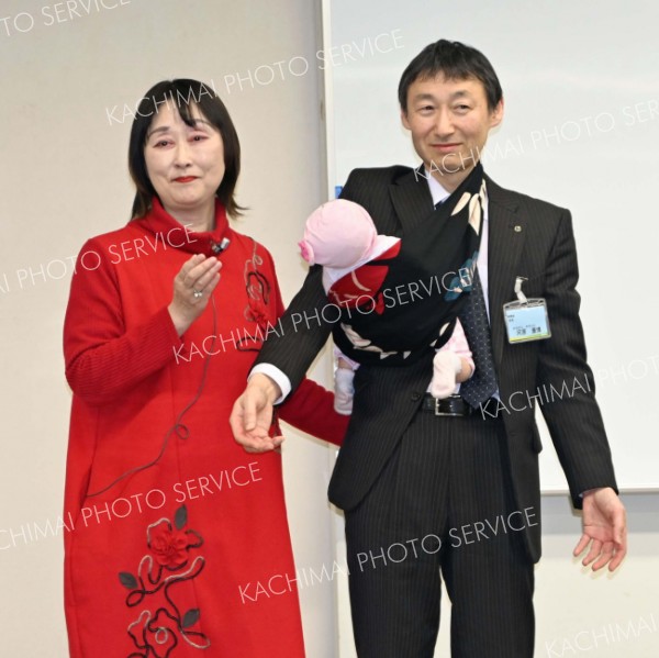 基本となる結び方を参加者と実践する