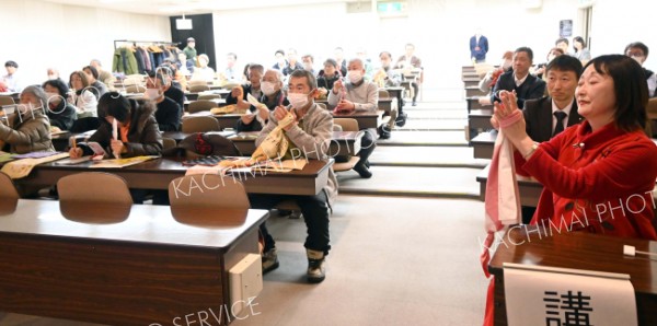 基本となる結び方を参加者と実践する