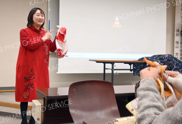 基本となる結び方を参加者と実践する