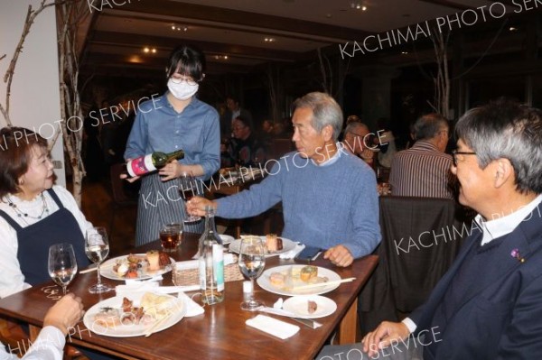 管内外４０人が乾杯　十勝ワイン「新酒パーティー２０２５」