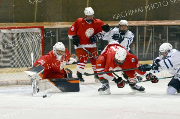 第１ピリオド、好守を見せる清水