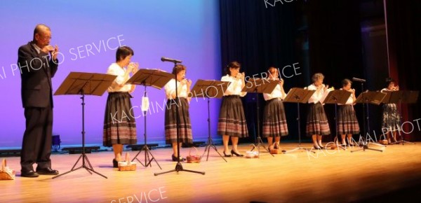 温かみある音色で魅了　オカリナ池田会１０周年コンサート