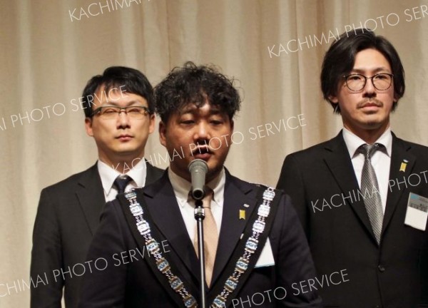 １年の活動を報告、理事長のリース伝達　ＪＣＩ帯広例会