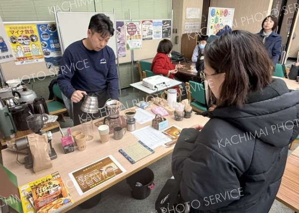 本と珈琲でゆったり時間、閉架書庫の公開も人気　鹿追町図書館