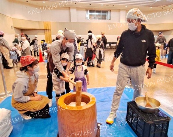 親子で楽しくもちつき大会　新得