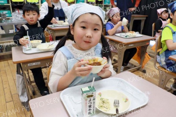 「毎日食べたい」Ａ５牛肉のビーフシチュー　大樹食材で「ふるさと給食」