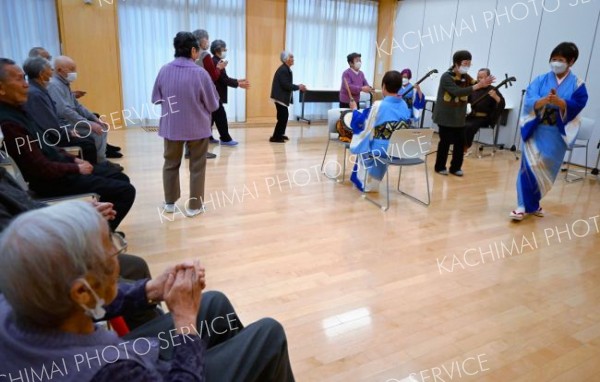 川嶋民謡教室が老人施設慰問　民謡と舞踊楽しむ　音更