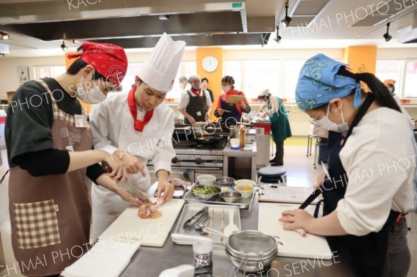 調理実習通じ〝学び〟体験　帯広調理師専門学校でオープンキャンパス