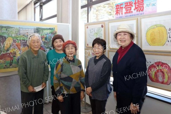 池田郵便局で絵手紙「青空」の作品展