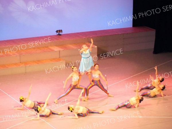 躍動感あふれる演技でピーターパンの世界表現　本田バトスタジオ発表会 3