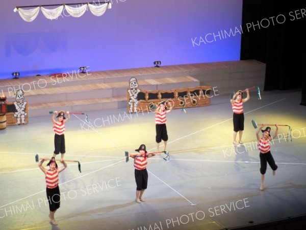 躍動感あふれる演技でピーターパンの世界表現　本田バトスタジオ発表会 7