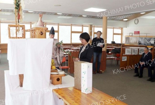 玉串をささげる