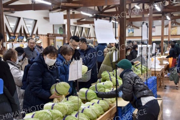 農家の野菜即売盛況　芽室の愛菜屋