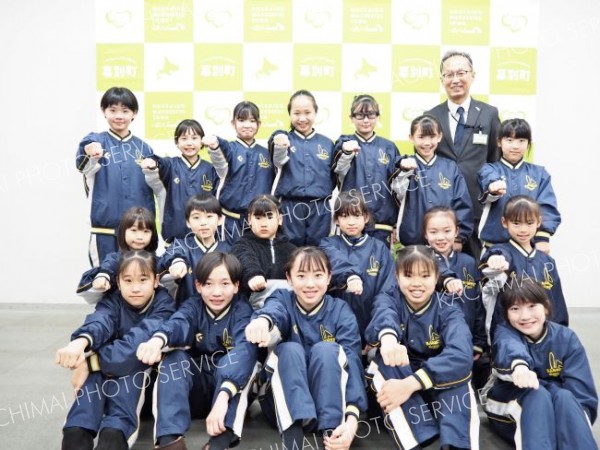 ミニバスケ全道へ札南ラビッツが抱負　教育長表敬