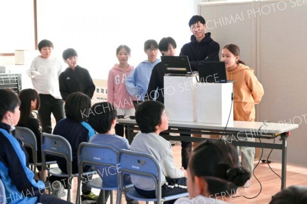 オンラインでドバイ日本人学校の児童と交流を深める帯広大空学園の５年生