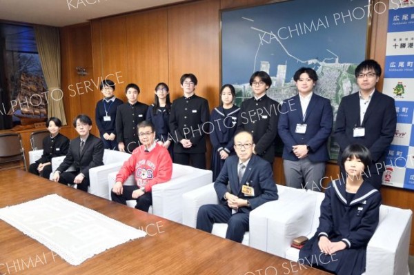 「貴重な経験積み、成長したい」シンガポール派遣の広尾中生徒が抱負