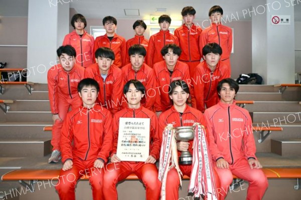 学校対抗男子優勝の白樺学園