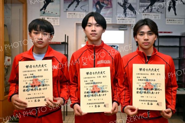 男子１５００メートルの表彰。