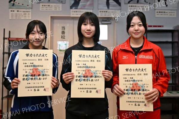 女子１５００メートルの表彰。