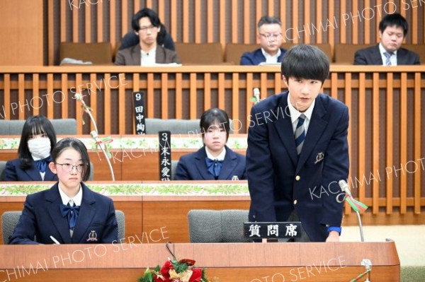 まちづくり参画や空き家活用、広尾高生が熱弁　高校生議会