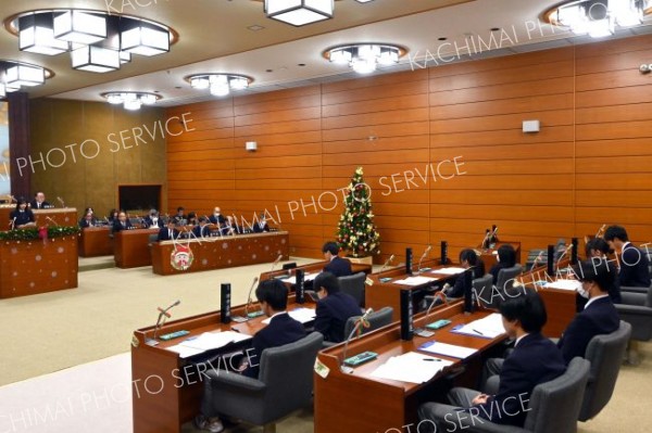 広尾高校３年生が議員を務めた高校生議会