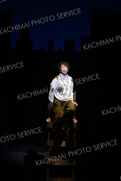 演技と歌、ダンスで観客を魅了したｏｂｉカルの第２３回公演「さよなら、スパッツァカミーノ」