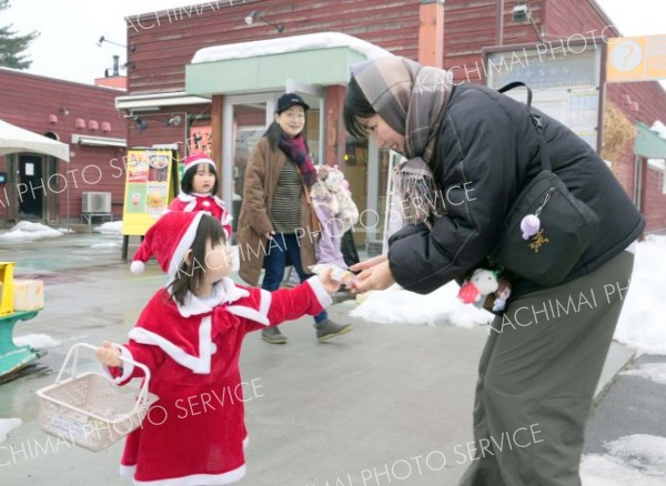 子どもサンタが出迎え　とかちむらで職業体験～こぼれ話