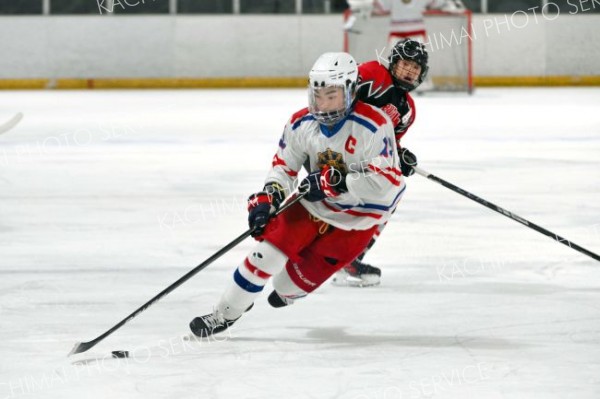 【決勝・駒大苫小牧―武修館】第３ピリオド、相手ゴール前に攻め込む駒大苫小牧