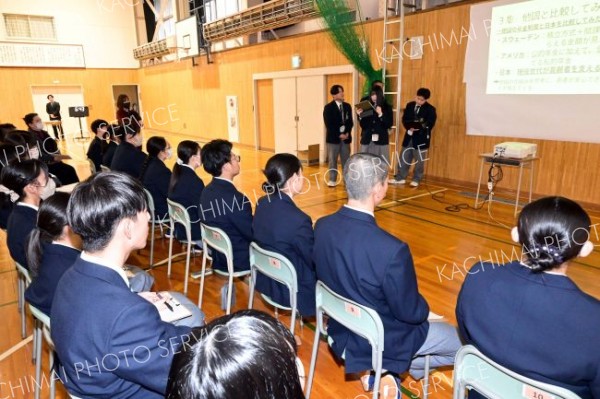 １７グループが農業やスポーツ、足寄、校則、介護などさまざまな探究学習の成果を発表した