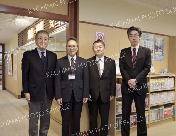 足寄ロータリークラブなどが町図書館に寄付