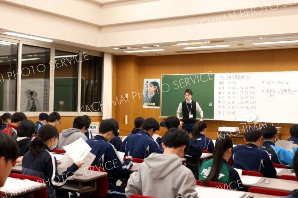 受験シーズンに向け熱気を帯びる学習塾（１８日、畜大練成会東本校。助川かおる通信員撮影）