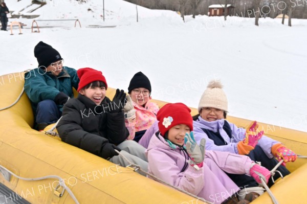 大分、徳島の子どもたち、雪遊びに大はしゃぎ　帯広に姉妹都市から訪問団