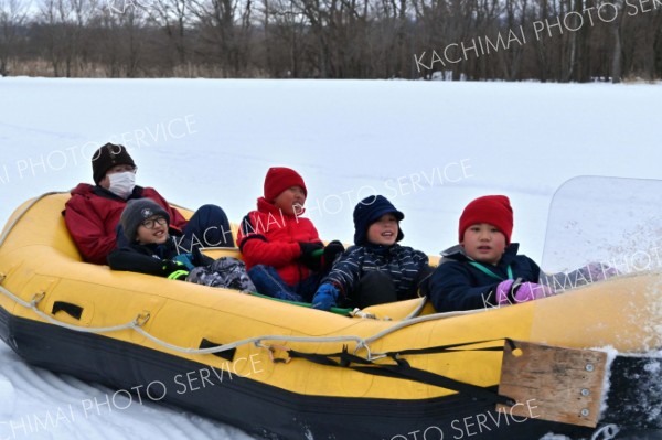 大分、徳島の子どもたち、雪遊びに大はしゃぎ　帯広に姉妹都市から訪問団 2