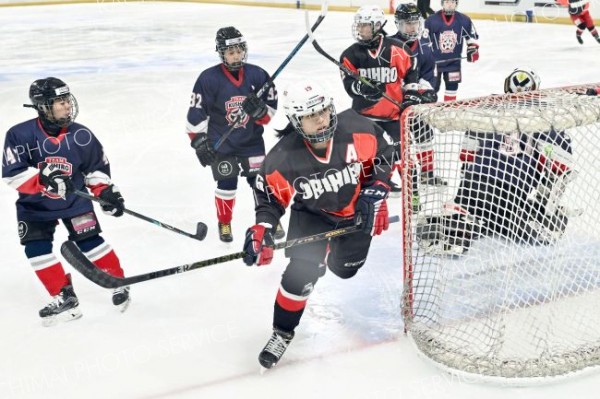 【３位決定戦・帯広選抜―釧路選抜】第１ピリオド、先制のゴールを決める帯広選抜