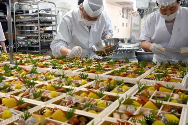 新年へ、おせちも彩り豊か「いわれ知って味わって」