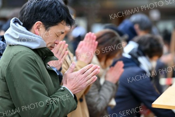 受験や家族の平穏、初詣客の新年の抱負